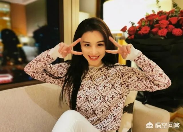 今年秋季流行什么衣服？