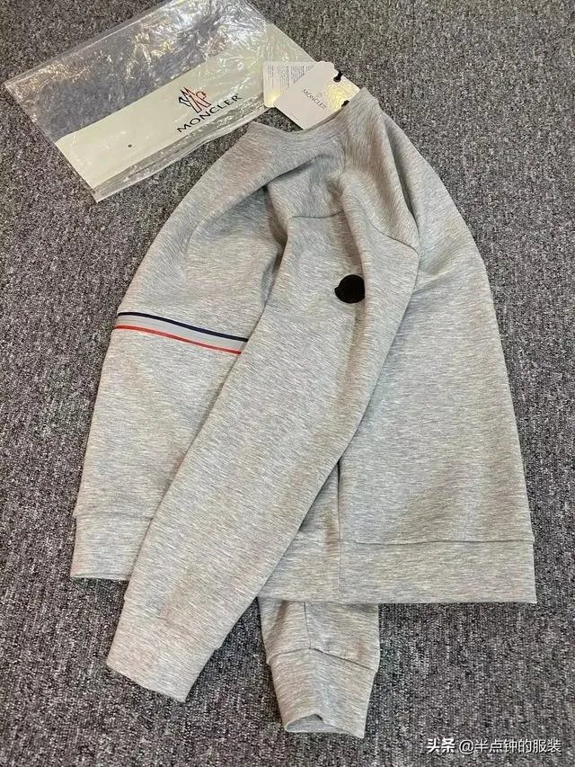 今年秋季流行什么衣服？