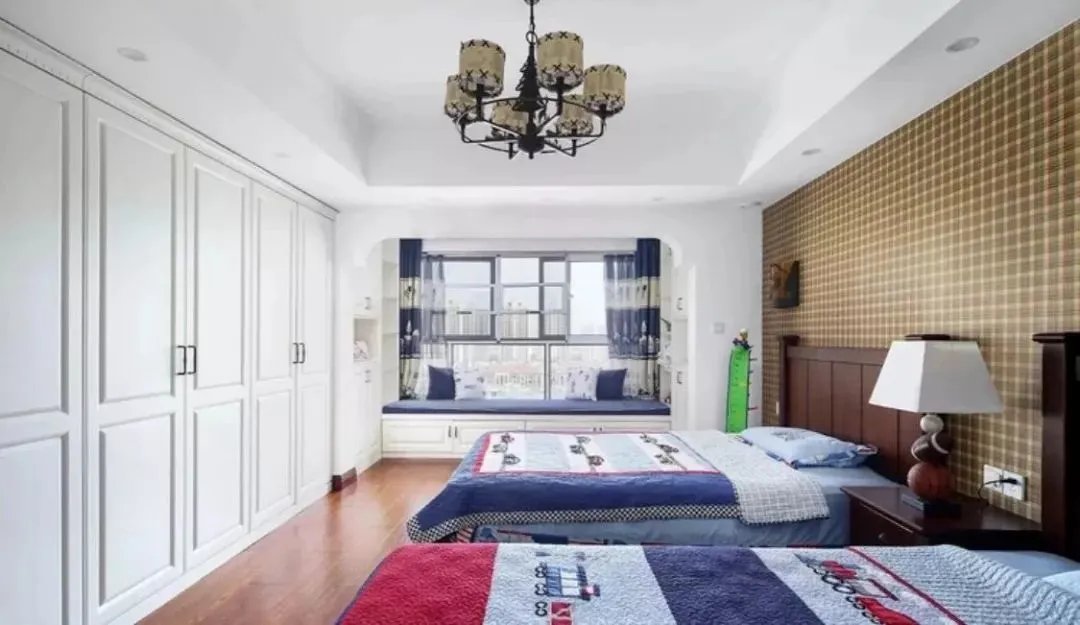 双人床的儿童房相比上下铺，哪个更好？