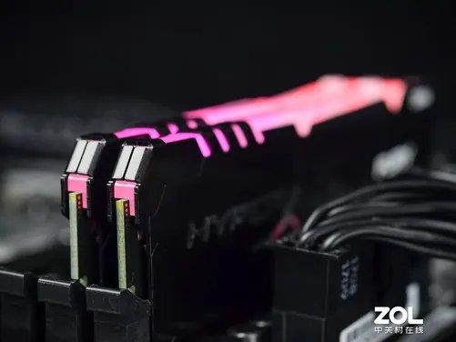 金士顿内存评测：3733MHz的骇客神条来袭