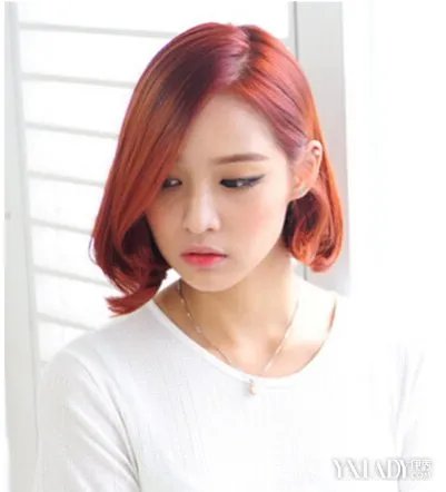 2018短发烫发中发型图片