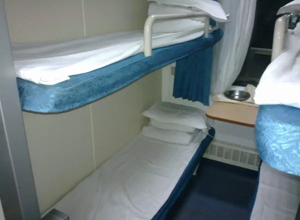 火车硬卧图片全景