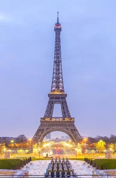 埃菲尔铁塔简介？