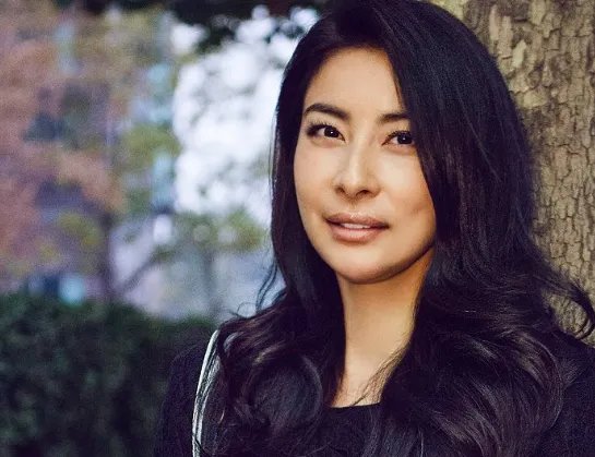 郭晶晶座驾曝光，嫁给霍启刚后车库首公开，为什么王思聪看了都自叹不如呢？