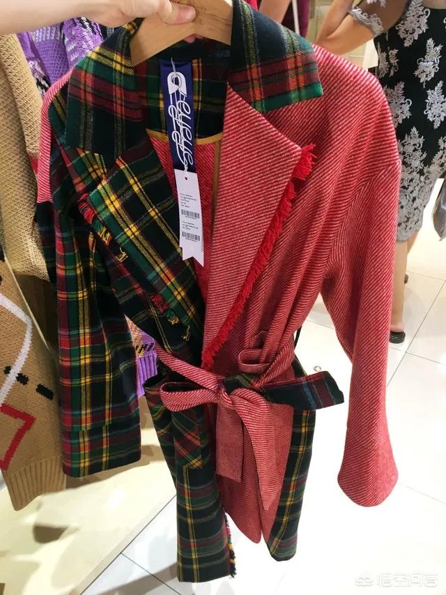 今年秋季流行什么衣服？