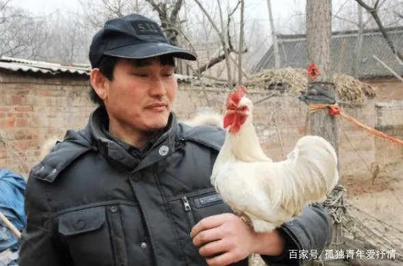 朱之文被村民“吸血”10年，家里门还总被踹开，他为何不搬家？