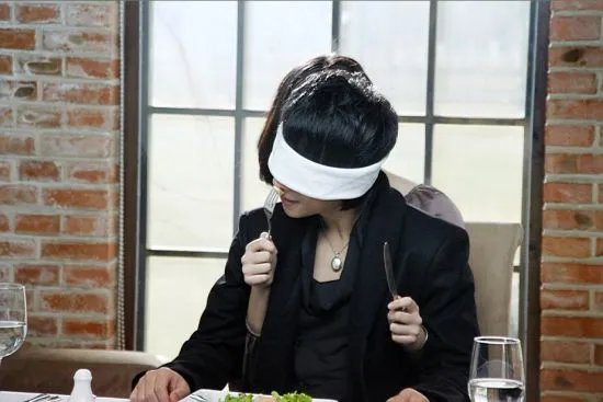 歌手欢子的女朋友是谁？  张馨予同男友歌手欢子共赴聚会