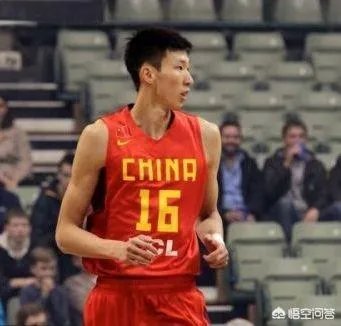 周琦被火箭队裁员，回CBA和留NBA，哪种选择更利于周琦篮球生涯发展？