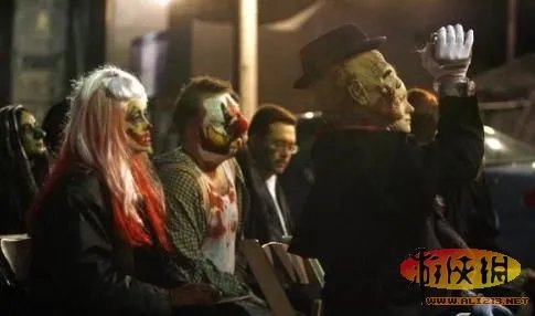 新郎花20万租直升机迎新娘惊呆宾客 全球另类浪漫婚礼场所