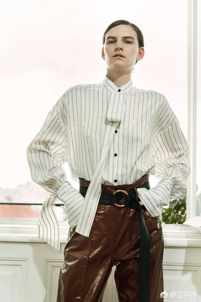 今年秋季流行什么衣服？