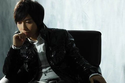 歌词“想你就乱乱乱头绪，不想又伤伤伤自己”的歌名？？？？