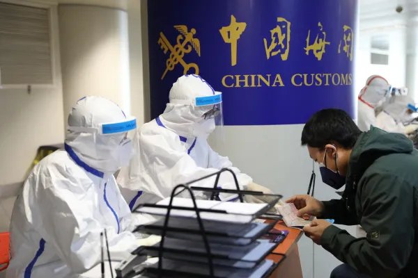 河南有4名阳性人员隐瞒流调被立案侦查，他们的行为触犯了什么法律？