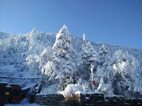 秋风冷雨夜，一夜冷一夜。如何对下联？
