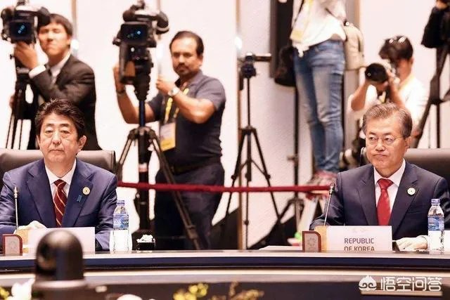 安倍与文在寅会谈遭遇“下马威”，回到日本将如何交差？