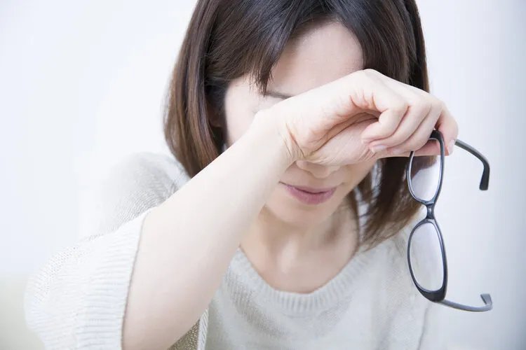 “左眼跳财，右眼跳灾”，其实是错的，眼皮跳是在提醒你这3件事