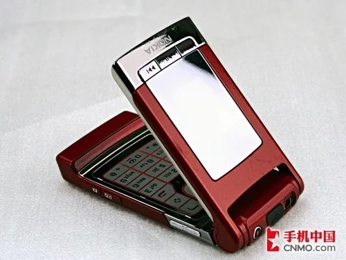 不让大波独美 绝色MM胸前之选手机推荐