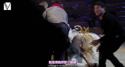 #维密大秀#为什么说“奚梦瑶一摔断送了自己的维密生涯”？