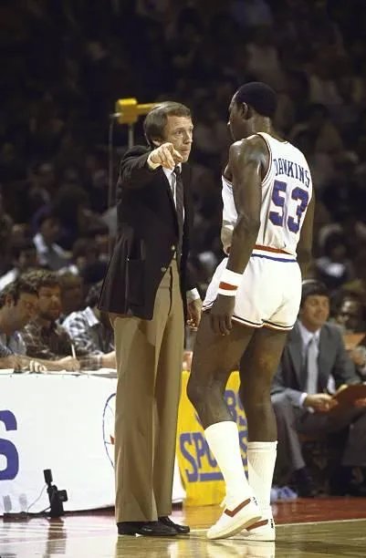 在NBA中，扣碎篮板谁最强？