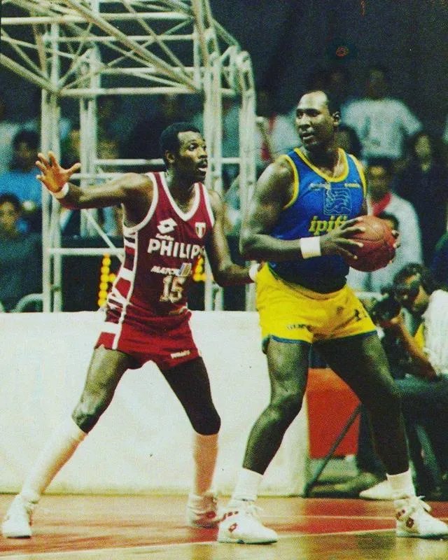 在NBA中，扣碎篮板谁最强？