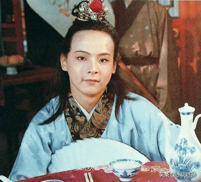 袭人嫁给蒋玉菡的寓意