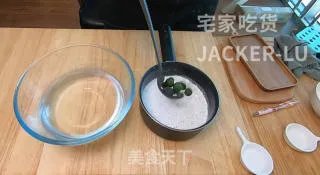 第一次尝试自制滚元宵，抹茶巧克力馅，简单又美味！