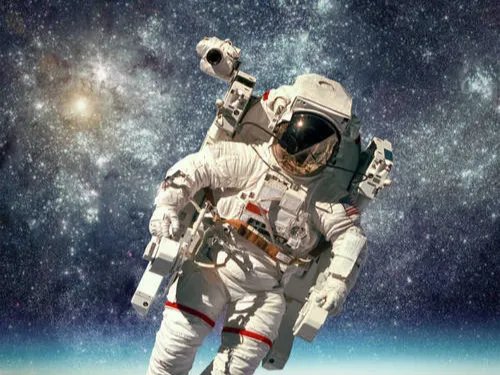 维珍创始人计划7月11日飞往太空，他是在和贝索斯比赛吗？