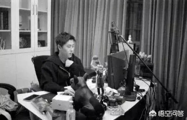 卢本伟微博认证“斗鱼签约主播”，是官方确认要强势回归了吗？能否超PDD成为“斗鱼一哥”？