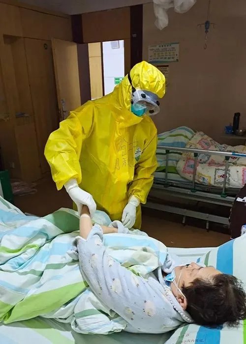 广东省第二中医院驰援武汉：前方传来好消息！两名患者痊愈出院了！