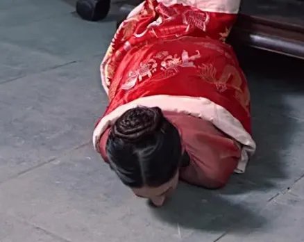 清朝妃子侍寝为什么要裹着被子送进去 这里边有什么原因存在