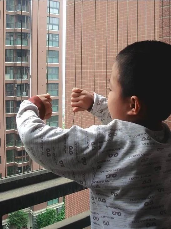 防盗窗到底怎么装才最安全？老师傅一句话我就后悔了