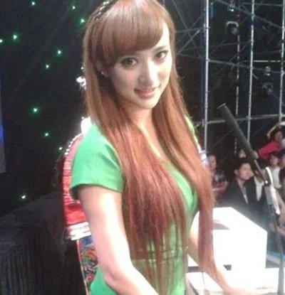 非诚勿扰孟雪胸围图片盘点  牵手成功后现状如何？