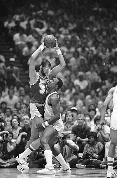 在NBA中，扣碎篮板谁最强？