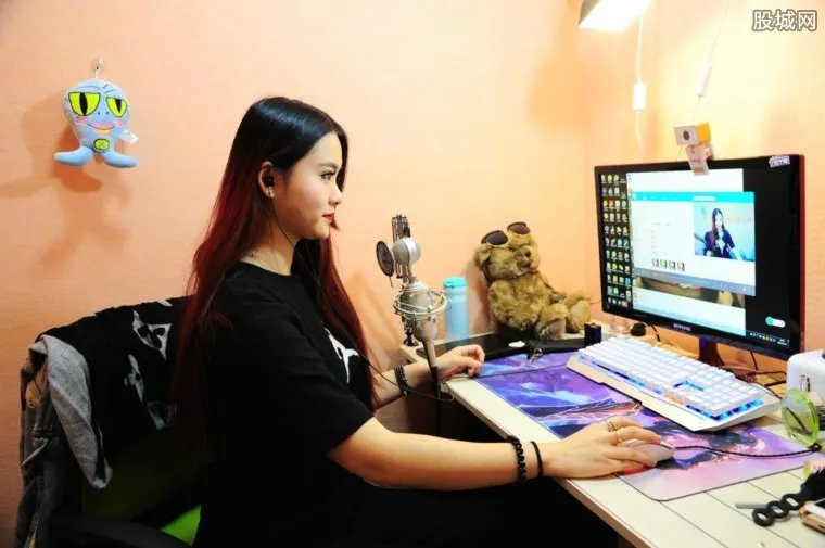 揭秘网红生产线 成为一名网红全靠专业经纪团队布置