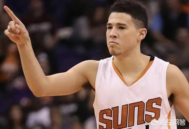 德文布克的防守真的很差吗？有说他是刷子，但今年开季这几场比赛下来感觉打的很好，你怎么看？