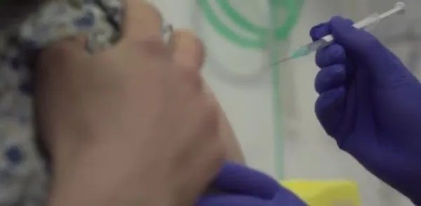 普京宣布俄首个新冠疫苗注册，第一个接种人是谁？