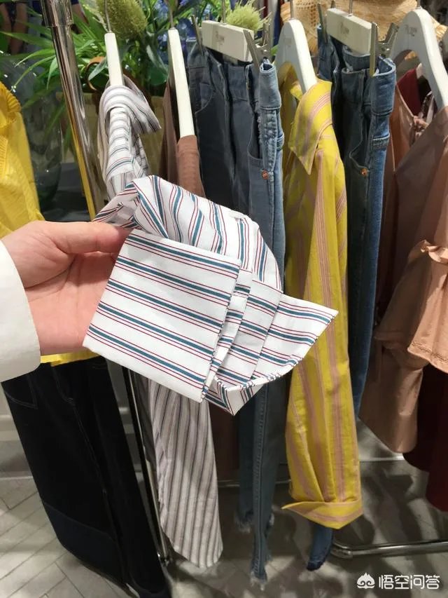 今年秋季流行什么衣服？