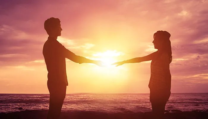 双子座男生爱你的表现 判断双子座男生喜欢你