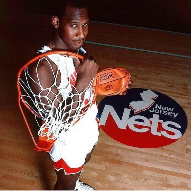 在NBA中，扣碎篮板谁最强？