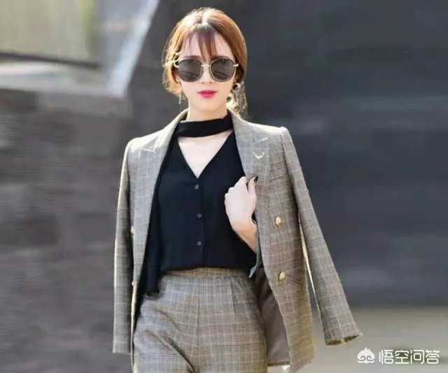 今年秋季流行什么衣服？