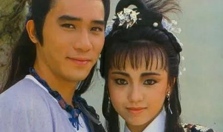 邓萃雯有哪些曲折的感情？