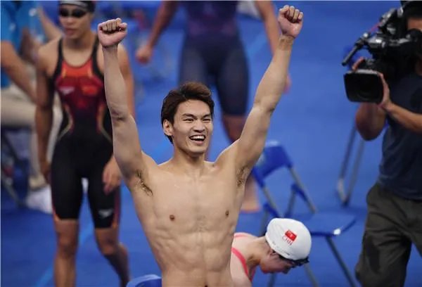 我国破三个世界记录的游泳员，你知道是哪一位吗？