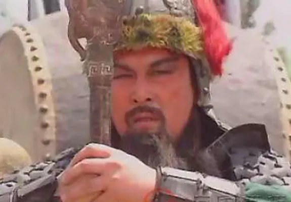 三国演义中关羽温酒斩华雄简介