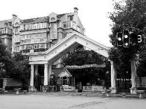 别墅主人忧小偷家穷给其捐1万元