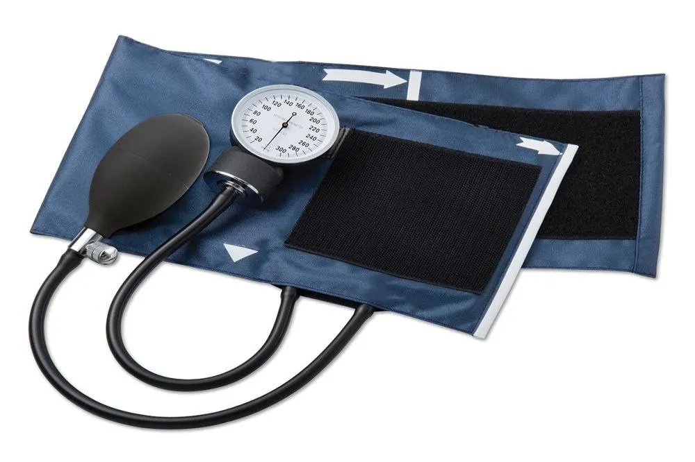 血压计臂带正规绑法图