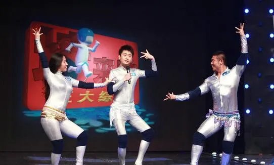 央视主持人杨帆身高是多少？ 揭秘成为主持人的华丽转变