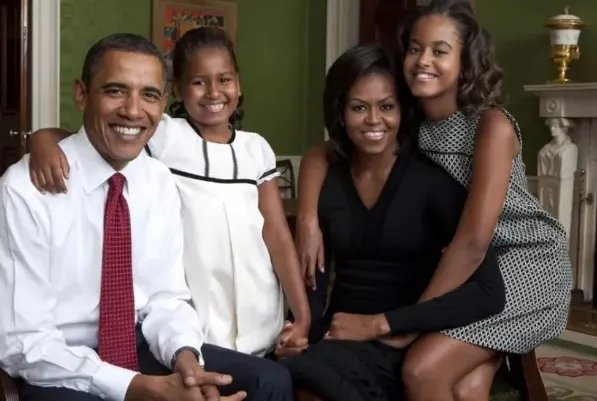 奥巴马回忆录首日大卖89万本，书中哪些信息值得关注？