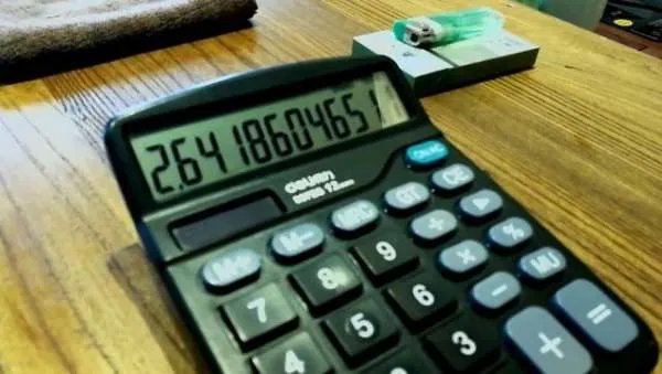 一杯水如何鉴别翡翠？