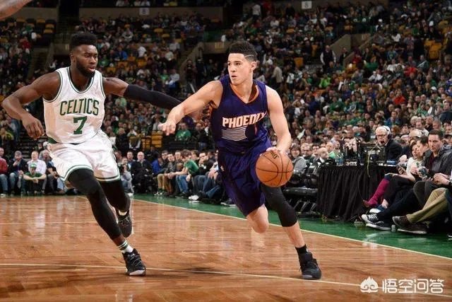 德文布克的防守真的很差吗？有说他是刷子，但今年开季这几场比赛下来感觉打的很好，你怎么看？