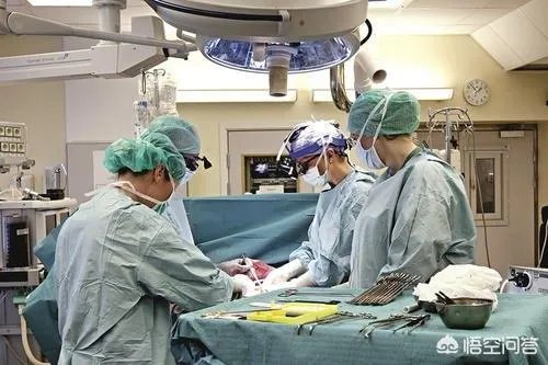 为何有人说瑞典第1个向新冠疫情“投降”，是害人又害己呢？