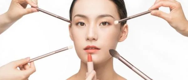 学化妆在哪里学比较好？